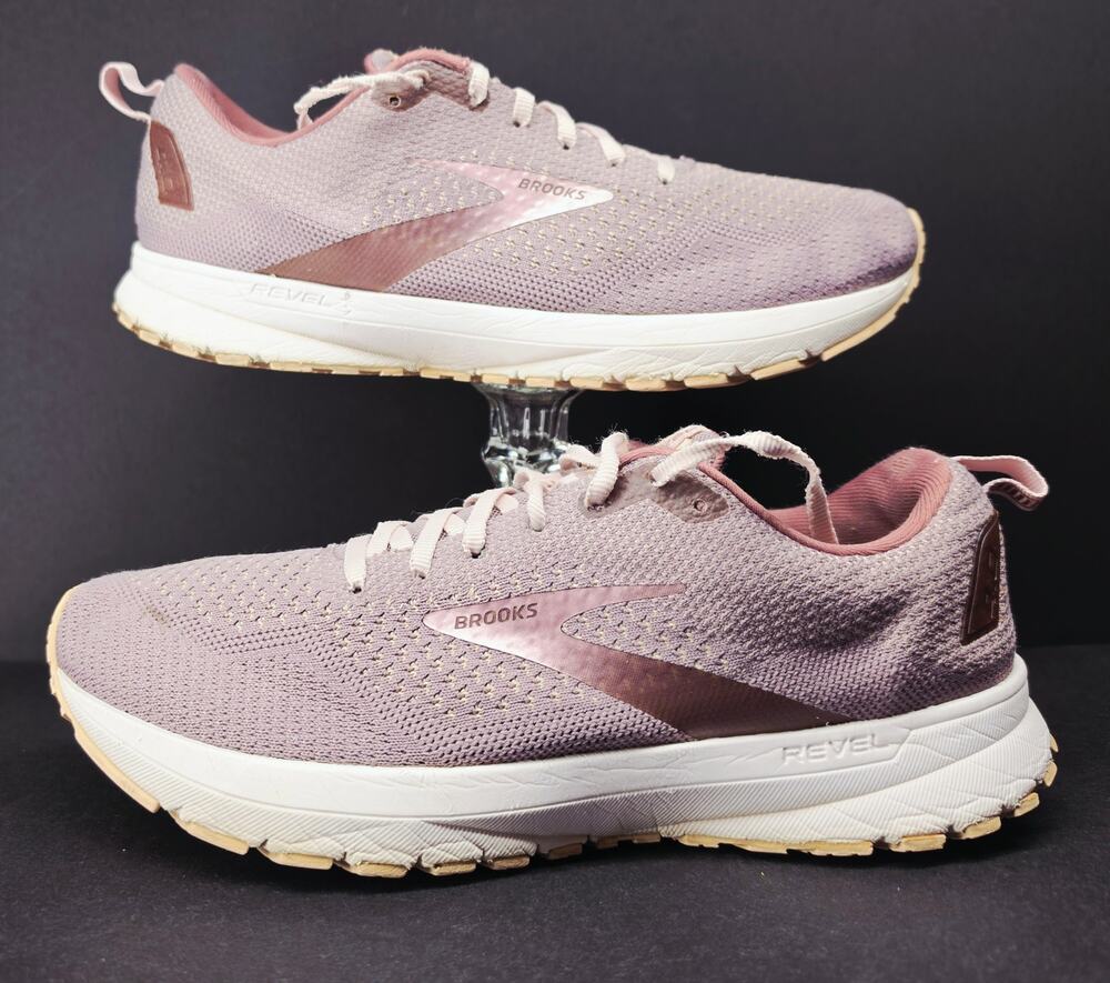Brooks Women 10 Comfy footwear